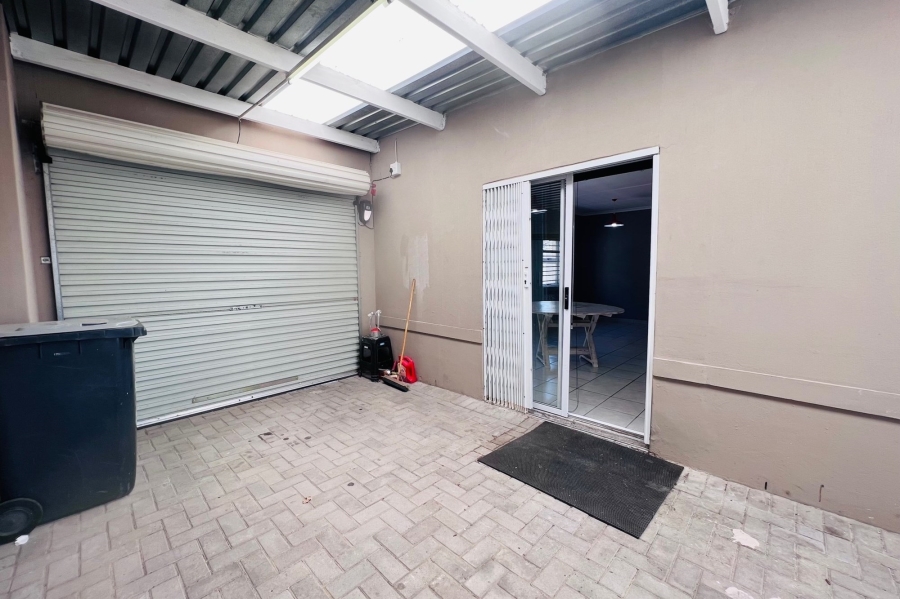 To Let 2 Bedroom Property for Rent in Bernadino Heights Western Cape